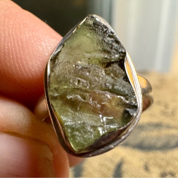 Moldavite and sterling silver ring - Picture 10 of 16
